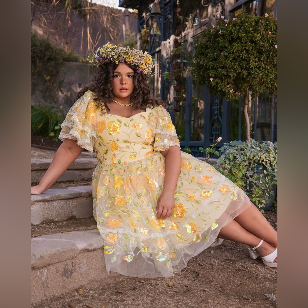 NWT Jessakae Bramble dress yellow sequin flowers tulle Woman’s size Medium